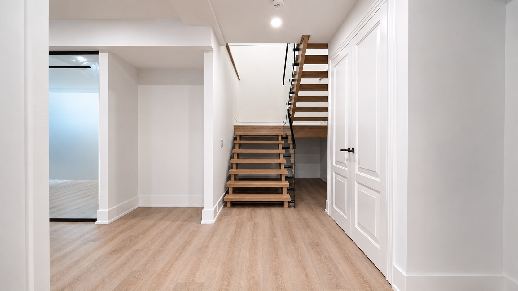 LAKESHORE TOWN HOUSE — 30