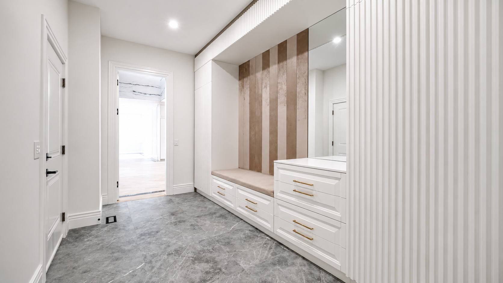 LAKESHORE TOWN HOUSE — 31