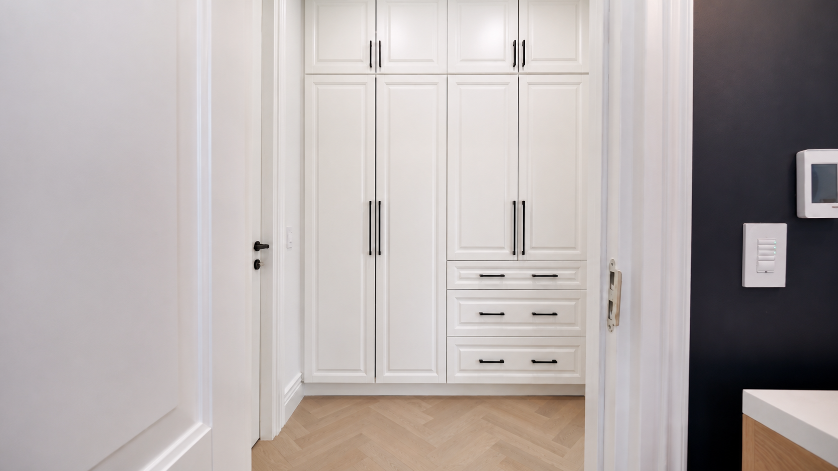 LAKESHORE TOWN HOUSE — 32