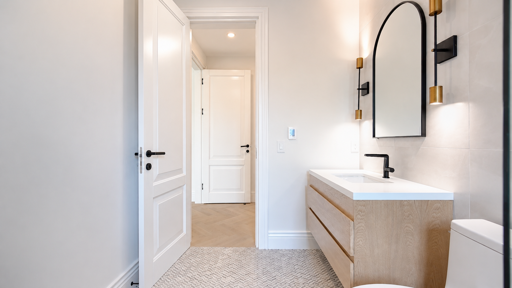 LAKESHORE TOWN HOUSE — 35