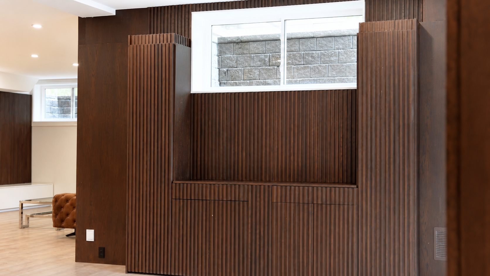 LAKESHORE TOWN HOUSE — 40