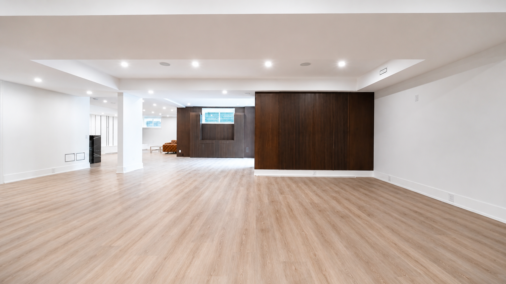 LAKESHORE TOWN HOUSE — 42