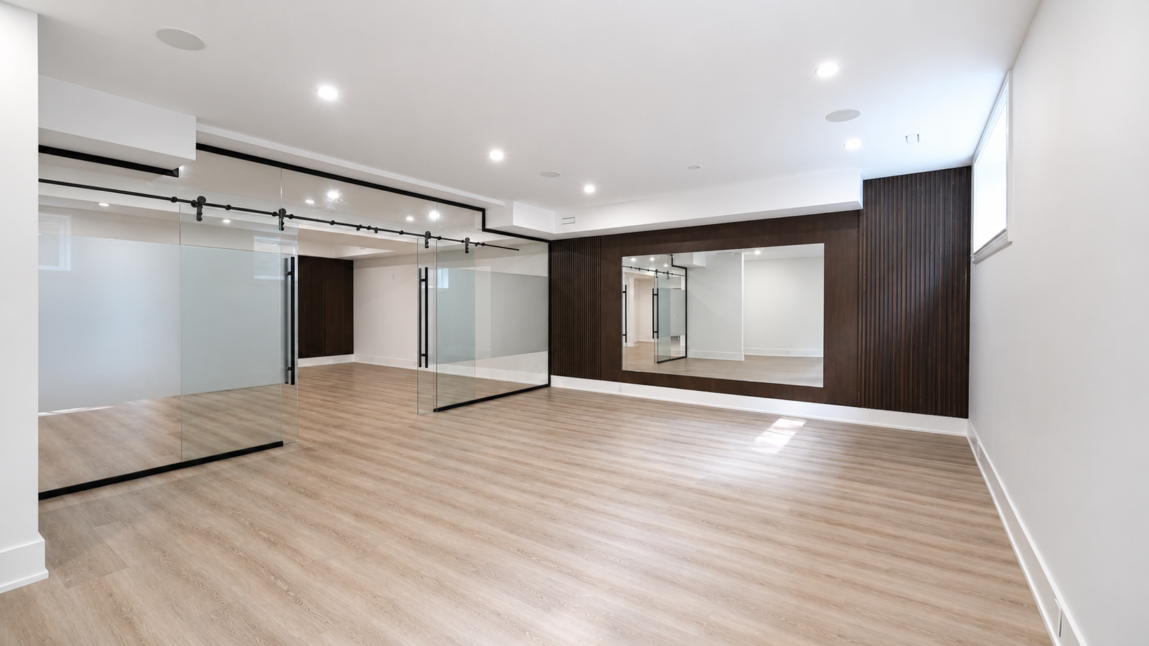 LAKESHORE TOWN HOUSE — 43