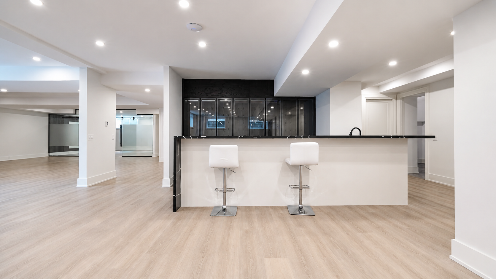 LAKESHORE TOWN HOUSE — 50
